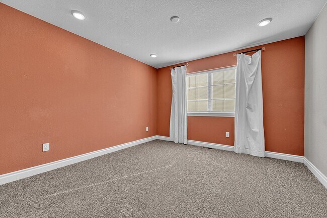 Building Photo - Former Model Home - Superb townhome in great location!