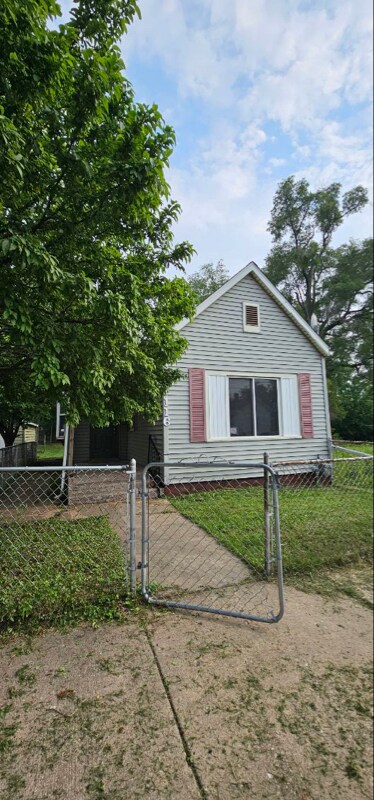 Building Photo - 2116 W Garden St