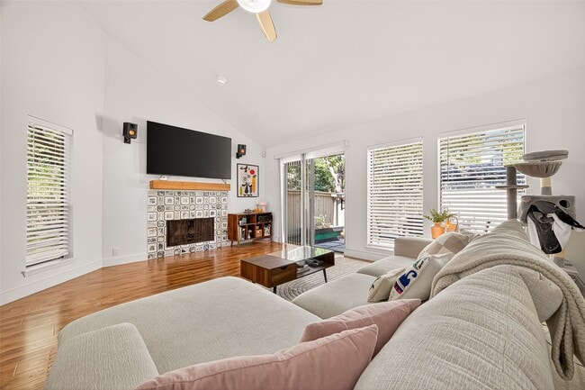 Building Photo - 1422 Chardonnay Dr