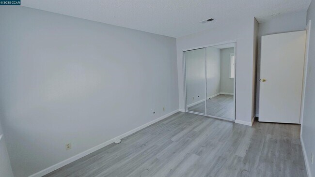 Building Photo - 1446 Del Rio Cir