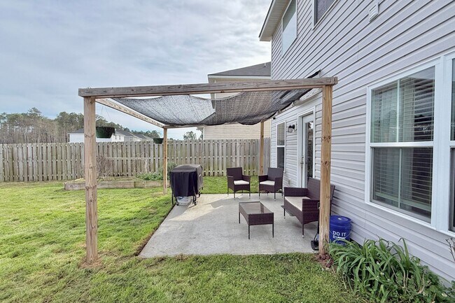 Building Photo - AVAILABLE EARLY MAY 2026! (Pet Friendly)