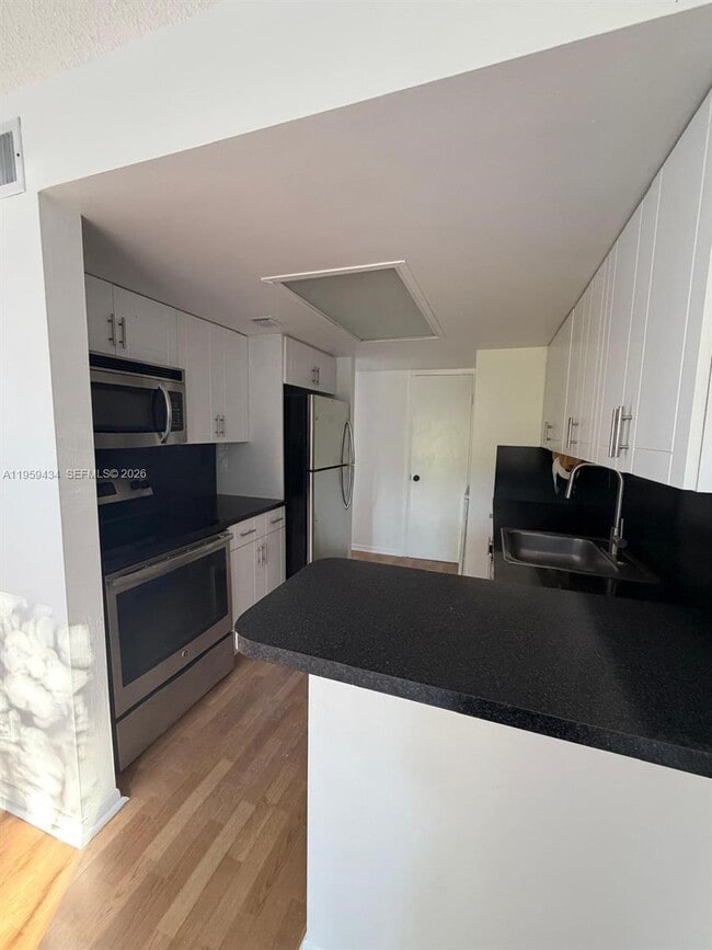 Building Photo - 15832 SW 91st Ct