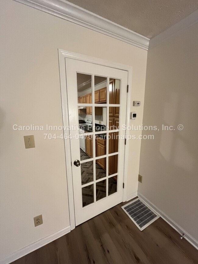 Building Photo - 4535 Dawnwood Dr