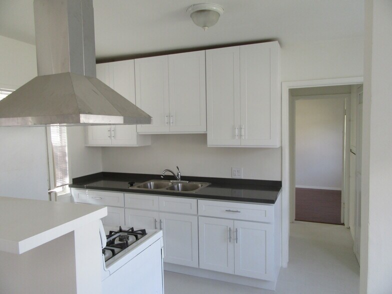 Building Photo - 5919 Comey Ave
