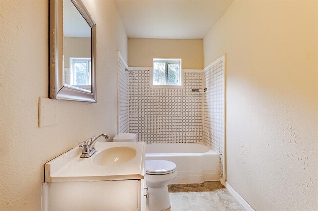 Building Photo - 10601 Murr Way