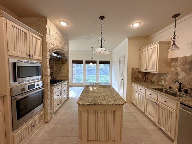 Building Photo - Coming Soon! Updated 5 Bedroom 3 Bath Home in South Tyler!
