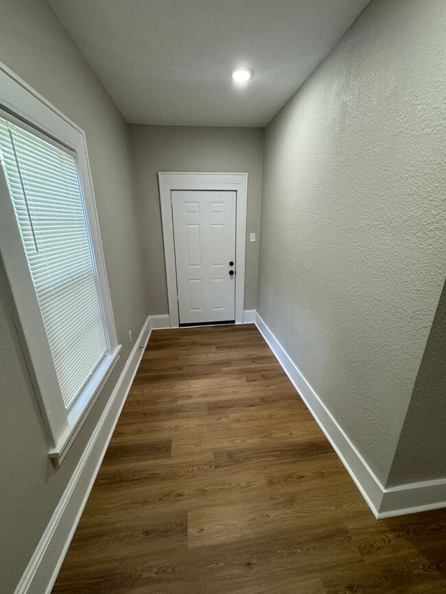 Building Photo - Beautiful 3 Bedroom Home in Phoenix!