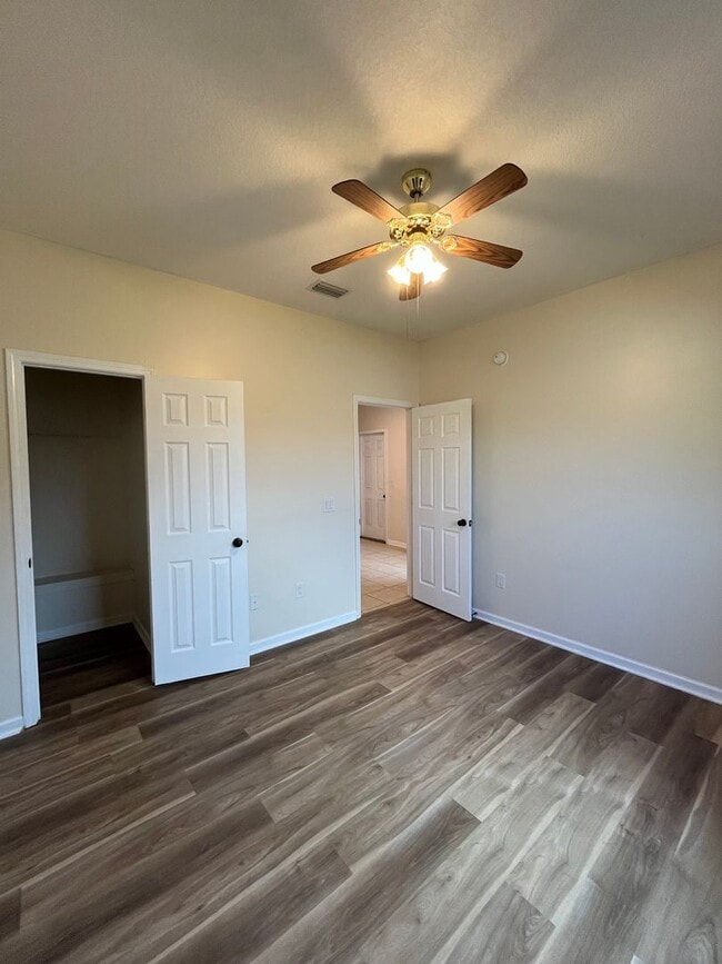 Building Photo - 206 Royal Palms Ave