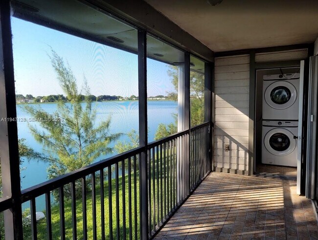 Building Photo - 468 NE 206th Ln