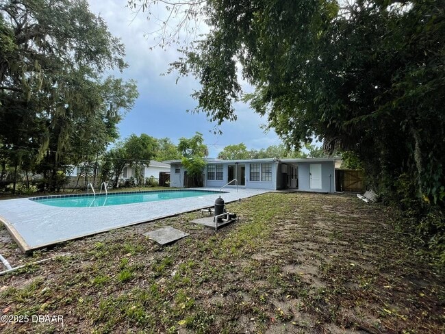 Building Photo - 525 Tarragona Way