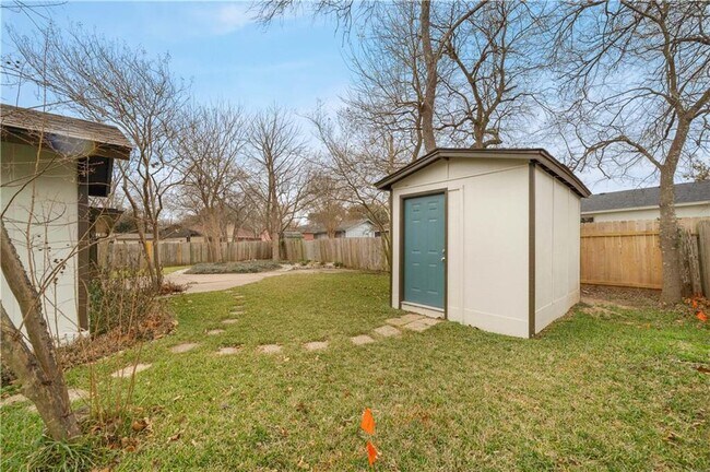 Building Photo - 2515 Berkett Dr