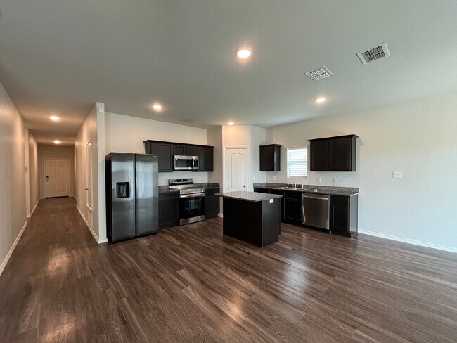 Building Photo - 917 Martin St