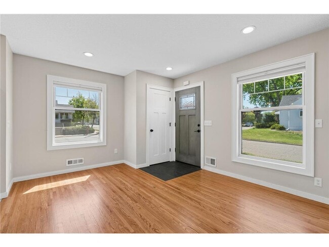 Building Photo - 3100 W 55th St