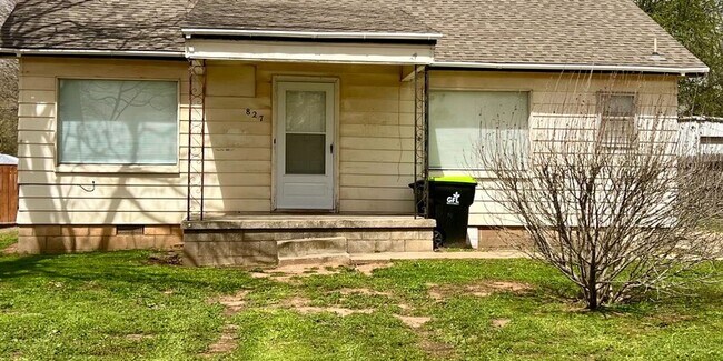 Primary Photo - 827 W Apache St