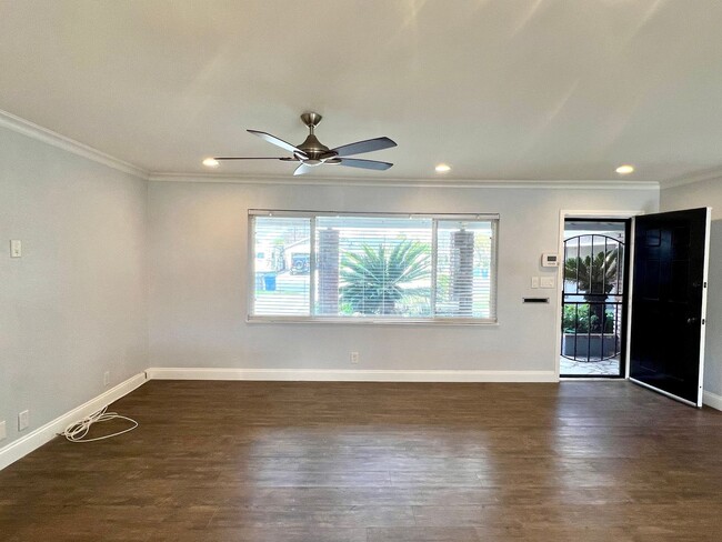 Building Photo - 4 Bedroom home available in Huntington Beach
