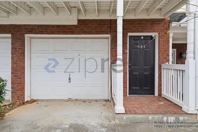 Building Photo - 584 Windsor St SW