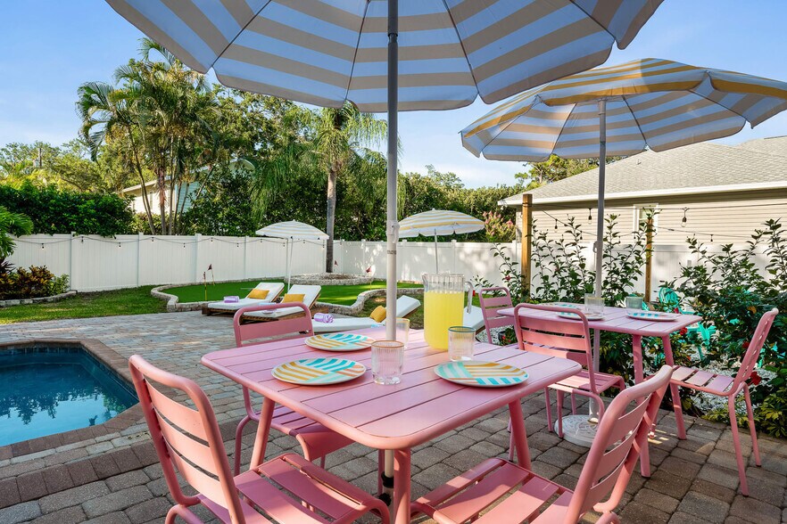 Building Photo - 12833 Poinsettia Ave