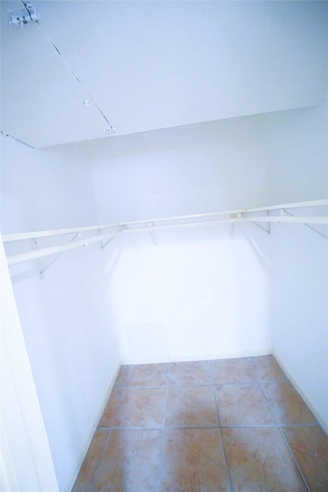 Building Photo - 2414 Mimosa Dr