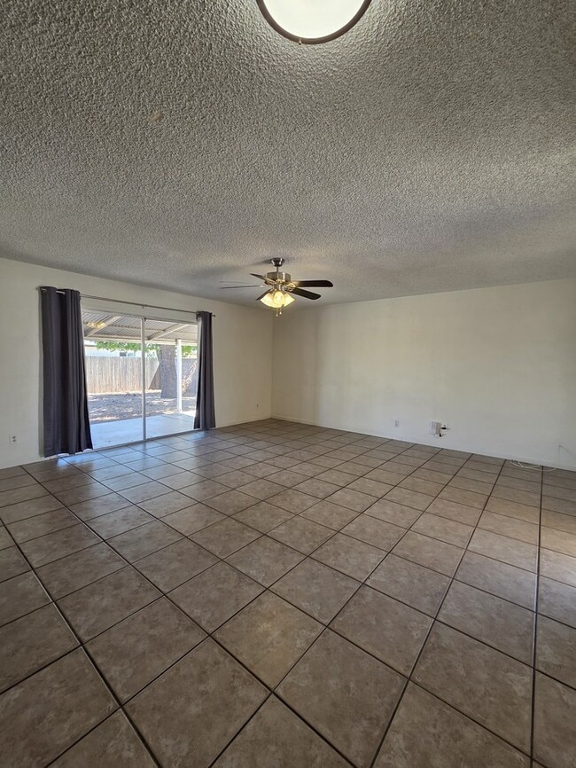 Building Photo - Great Tempe 3 bedroom 2 bath