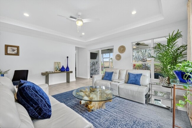 Building Photo - 9624 SW Royal Poinciana Dr