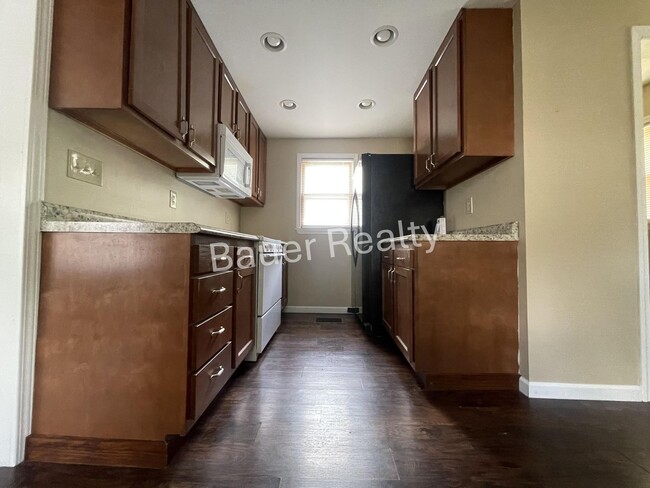 Building Photo - Three Beds, One and a Half Baths