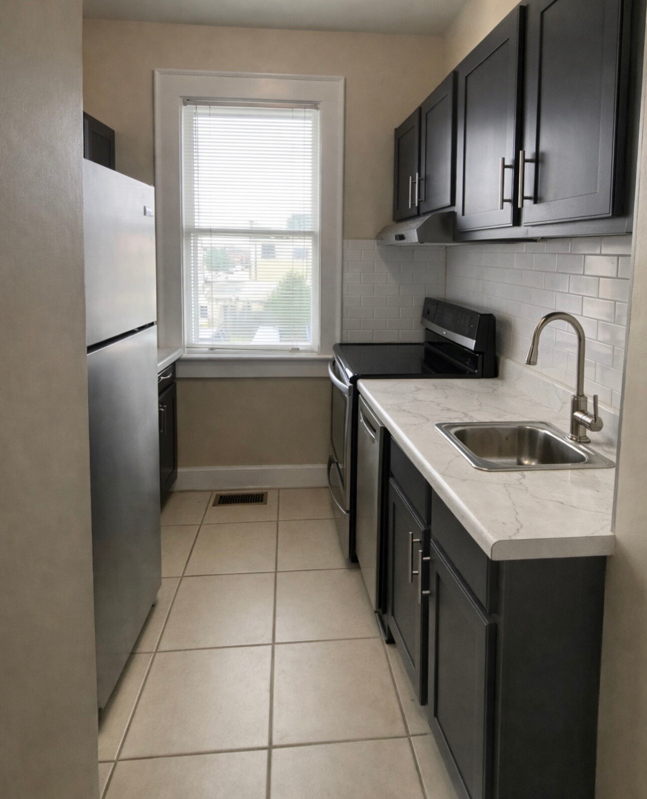 Building Photo - 616 SE 3rd St