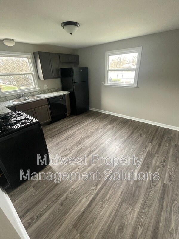 Building Photo - 1835 E 8th St