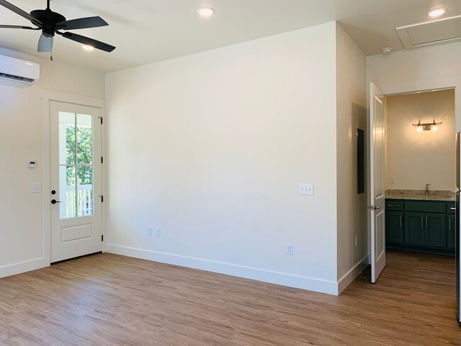 Building Photo - 713 Jefferson St