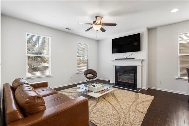 Building Photo - 869 Venture Way