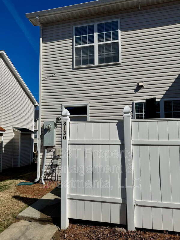 Building Photo - 8130 Kings Creek Dr