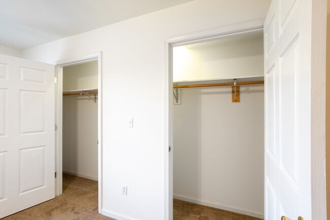 Building Photo - 2612-2614 Northampton Dr.