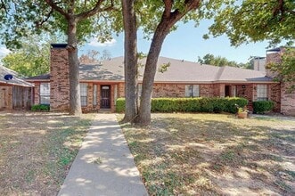 Building Photo - 1900 N Irving Heights Dr