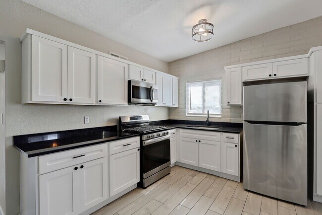 Building Photo - 3013 Beachcomber Dr