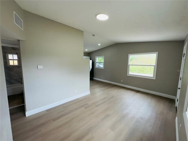 Building Photo - 3235 Oakley Ave S