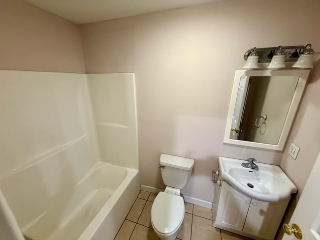 Building Photo - Adams Ave.