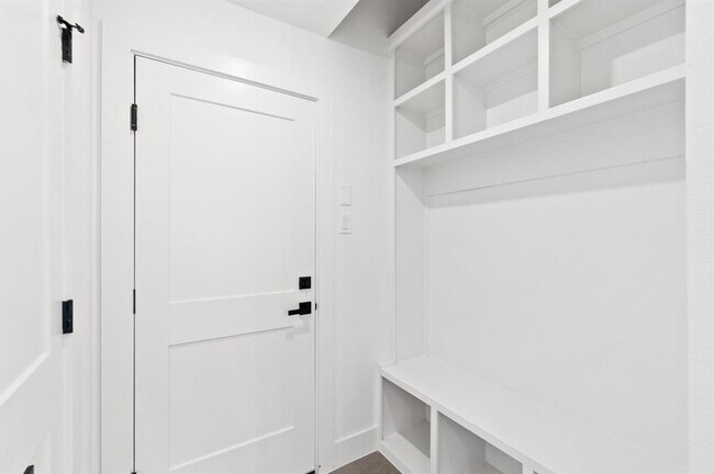 Building Photo - 6036 Cebra St