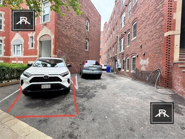 Building Photo - 3 bedroom in Brookline MA 02445