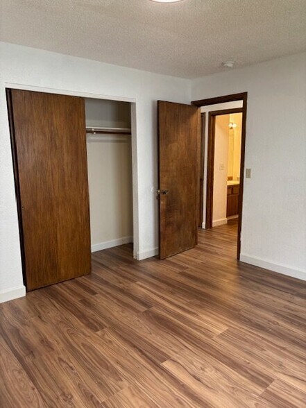 Building Photo - 1180 Golden Dawn Cir