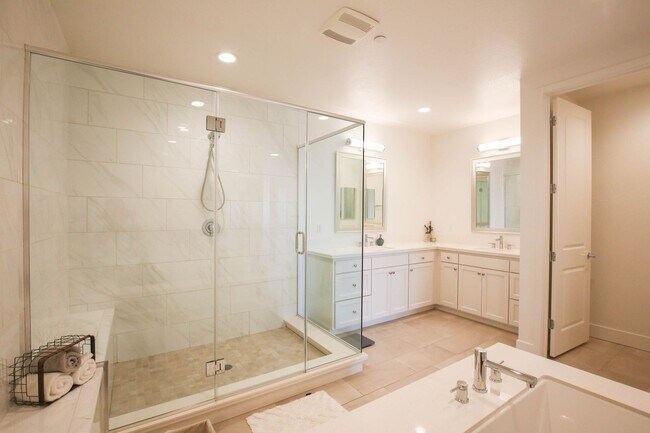 Building Photo - Enjoy Bay Views And Trails In This Newer Modern 3 Bedroom Home