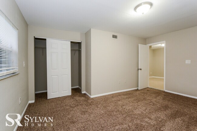 Building Photo - Cute, cozy and comfortable