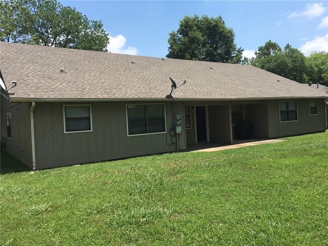 Building Photo - 1112 Whipporwill Ln
