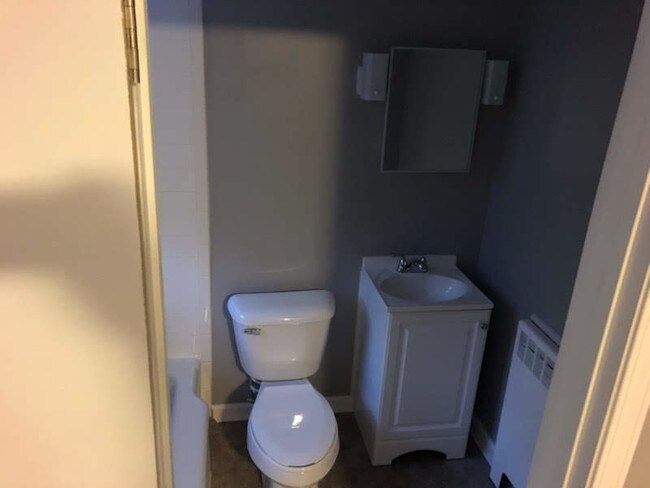 Building Photo - Woodford