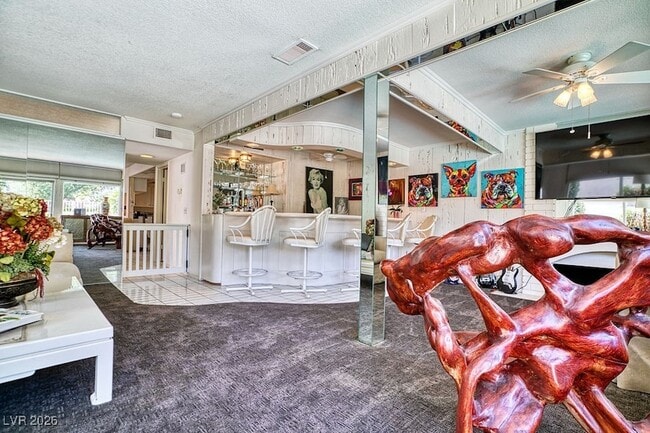 Building Photo - 940 Vegas Valley Dr