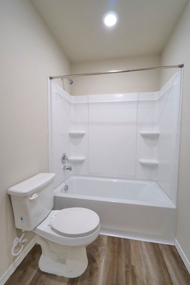 Building Photo - Hunters Ranch Beauty! 3 Bedroom 2 1/2 Bath...