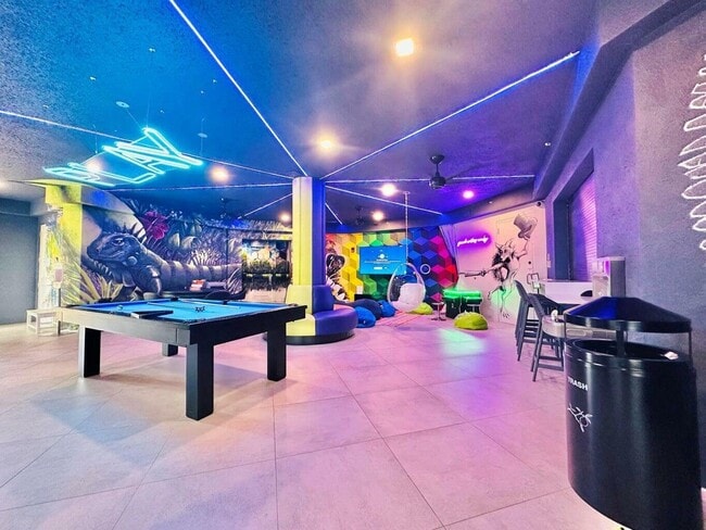 Building Photo - 7351 Valencia Dr