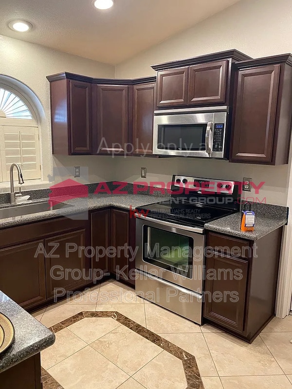 Building Photo - 12725 W Palm Ln