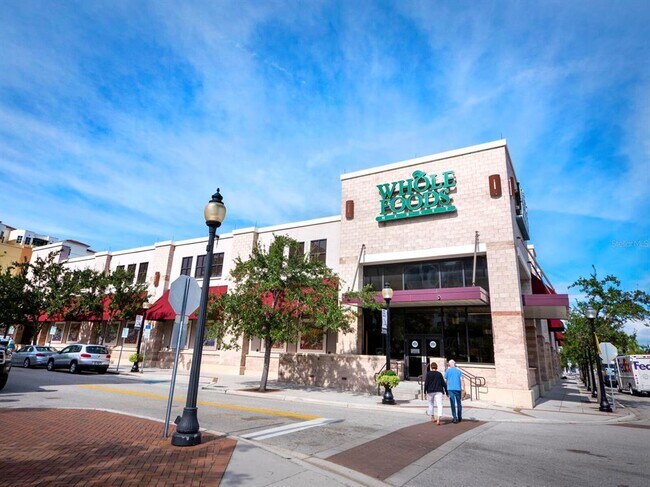 Building Photo - 800 N Tamiami Trl