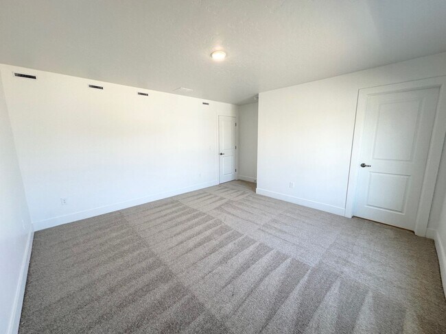 Building Photo - Spacious Luxury Townhome Designed for Modern Living