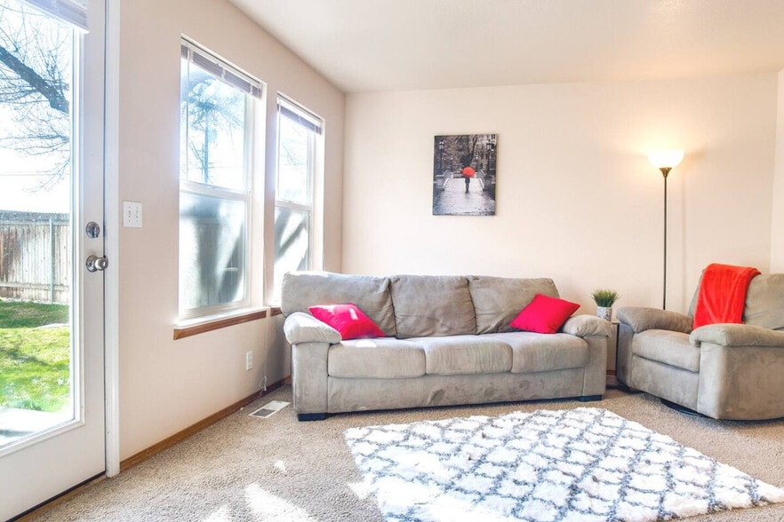 Building Photo - 19 E King St