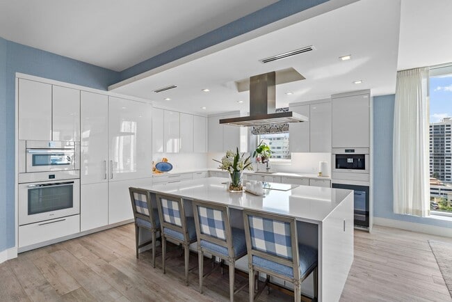 Building Photo - Vistablue Ultra Luxury Oceanfront Condo. 3 bed 3 bath. Singer Island.